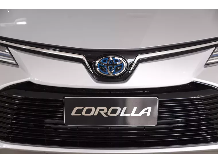 Toyota Corolla Prata 2