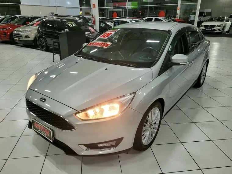 Ford Focus Prata 3