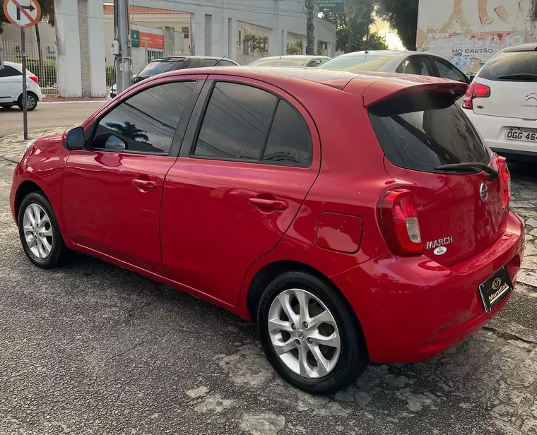 Nissan March Vermelho 2