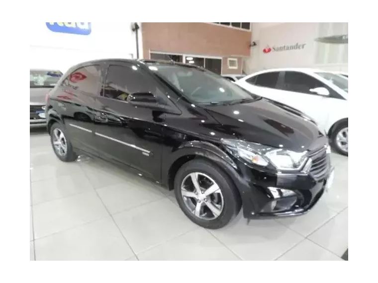 Chevrolet Onix Preto 2