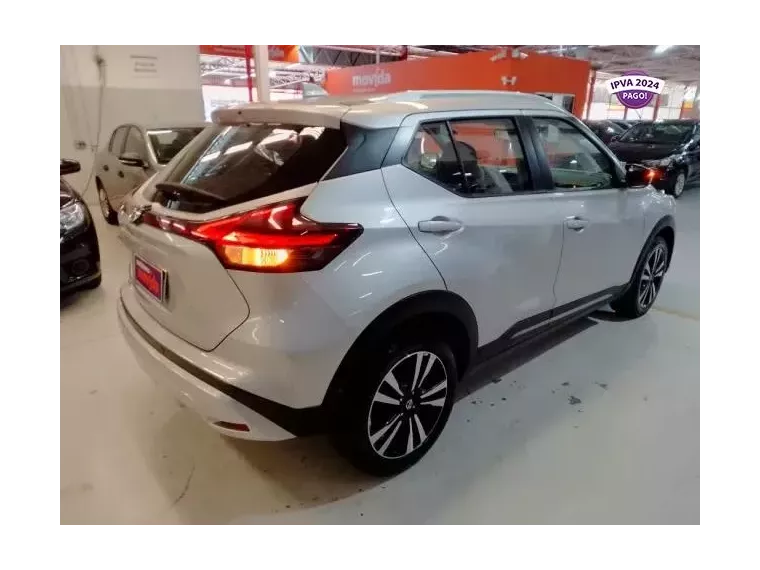 Nissan Kicks Prata 2