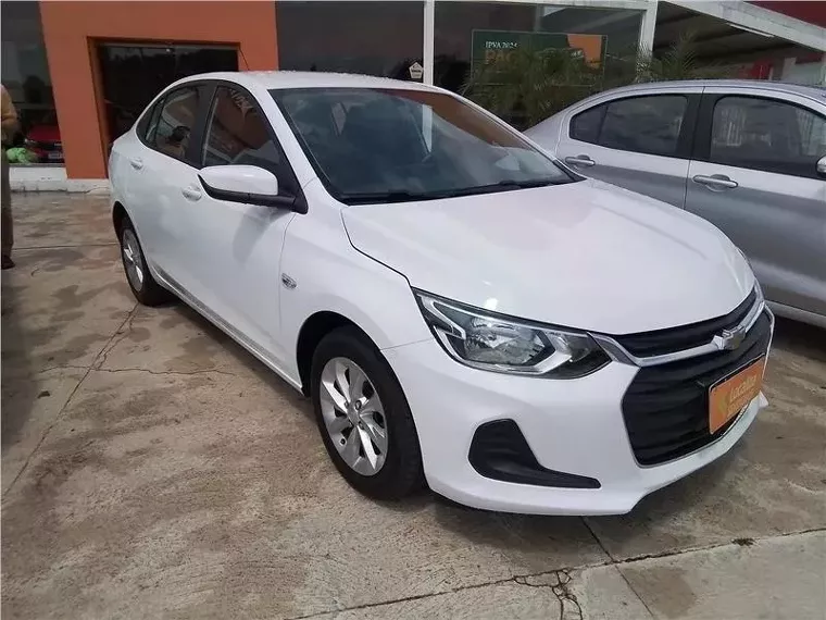 Chevrolet Onix Branco 9