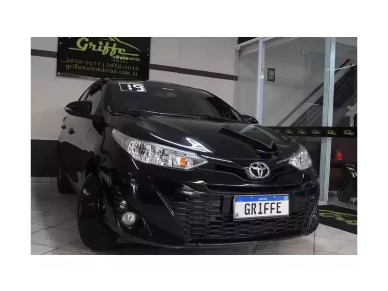 Toyota Yaris Preto 3