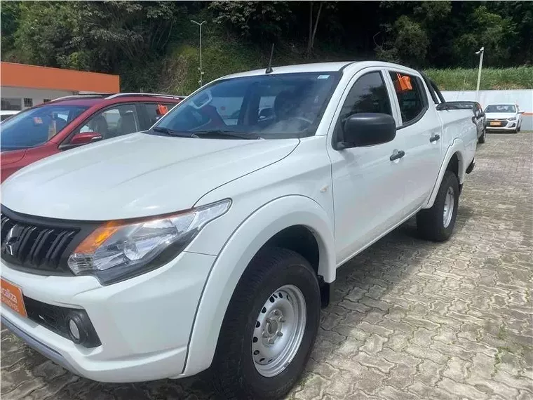 Mitsubishi L200 Triton Branco 11