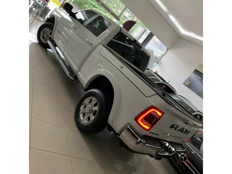 RAM 2500 Branco 9