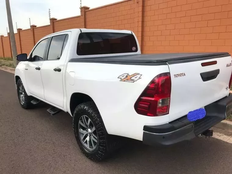 Toyota Hilux Branco 2