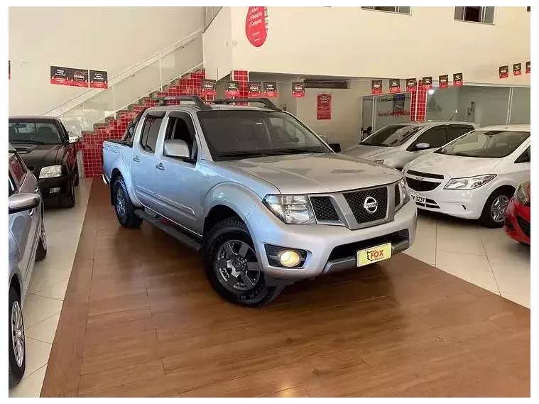 Nissan Frontier Prata 1