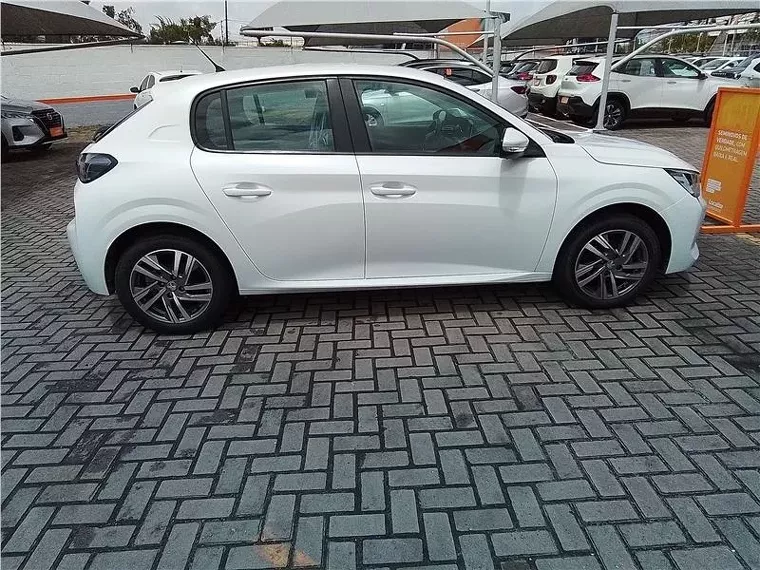 Peugeot 208 Branco 9