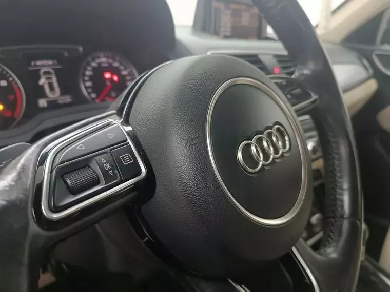 Audi Q3 Preto 11