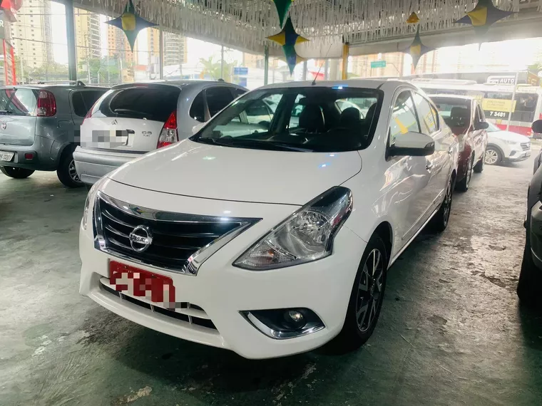 Nissan Versa Branco 2