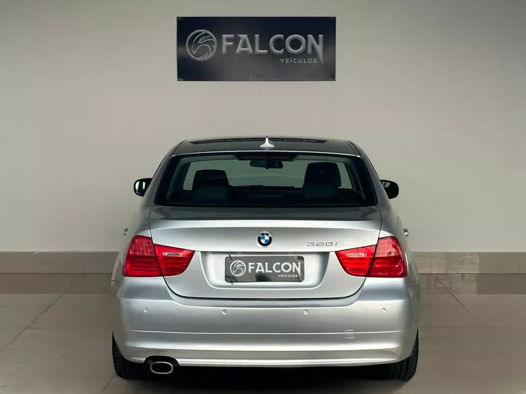 BMW 320i Prata 10