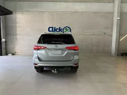 Toyota Hilux SW4