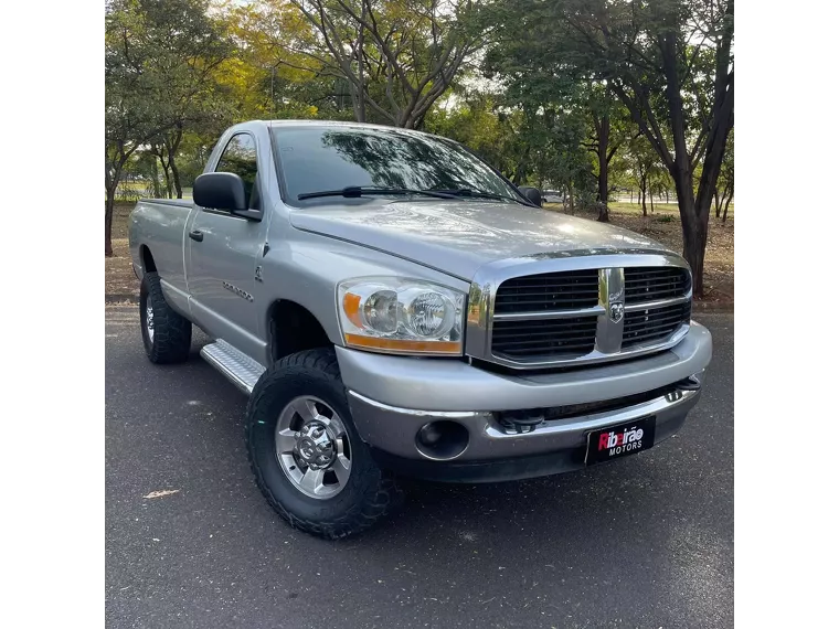 Dodge RAM Prata 4