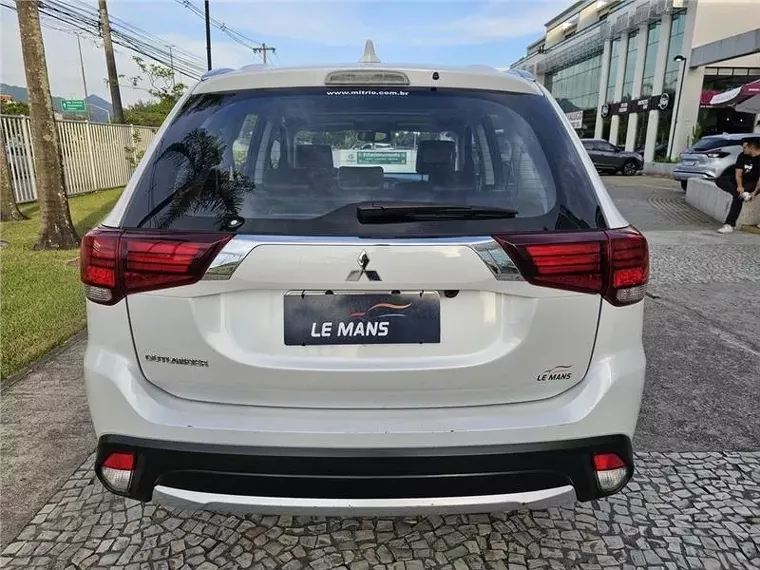 Mitsubishi Outlander Branco 5