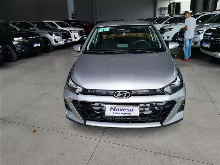 Hyundai HB20 Prata 10