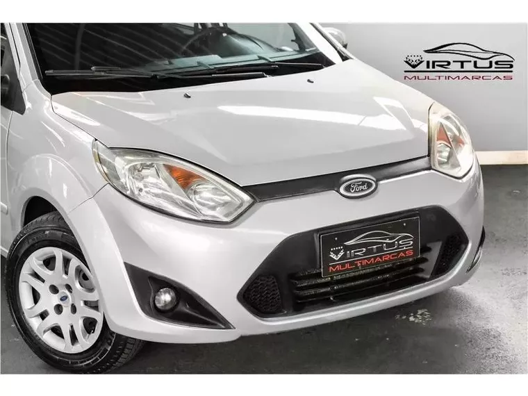 Ford Fiesta Prata 11