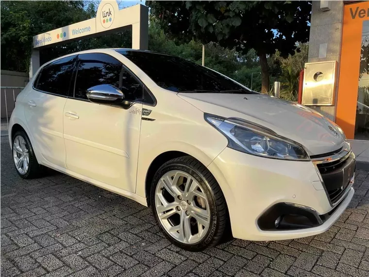 Peugeot 208 Branco 11