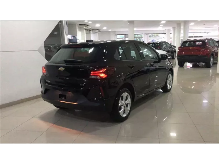 Chevrolet Onix Preto 7