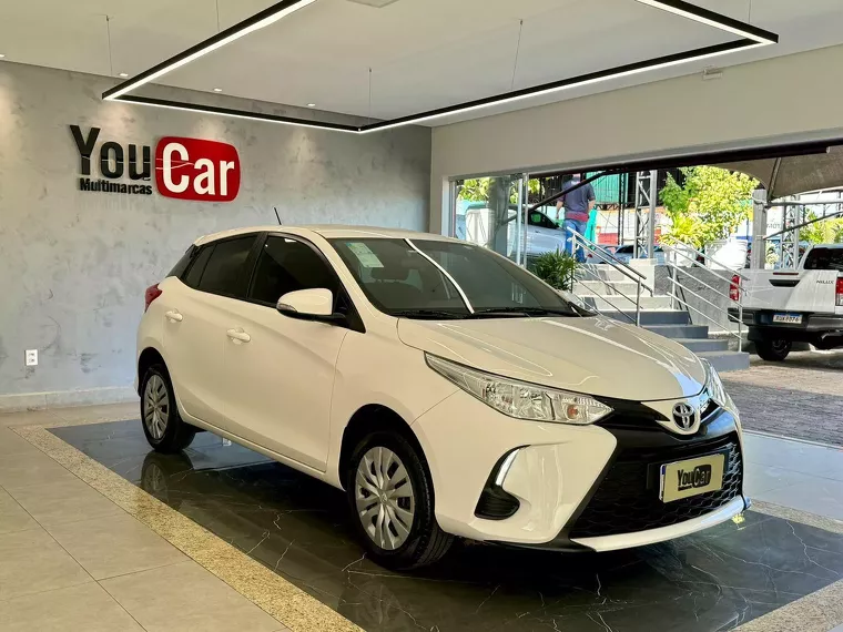 Toyota Yaris Branco 2