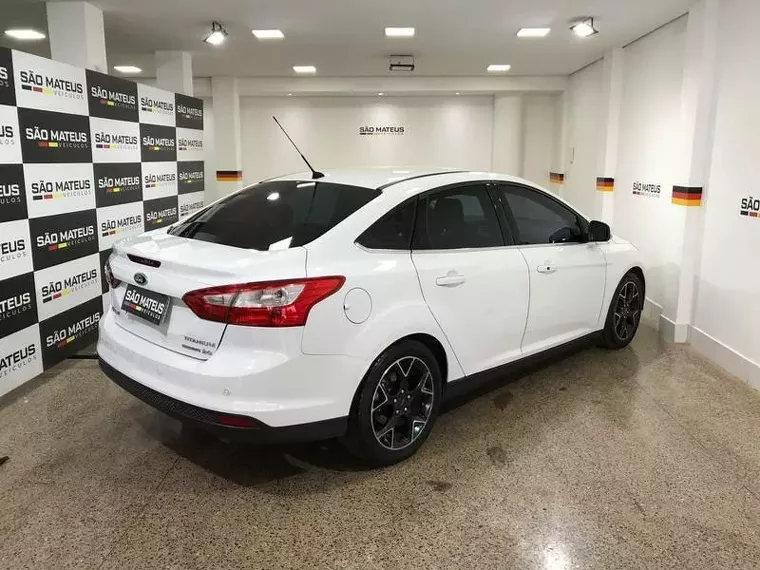 Ford Focus Branco 11