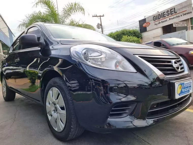 Nissan Versa Preto 1