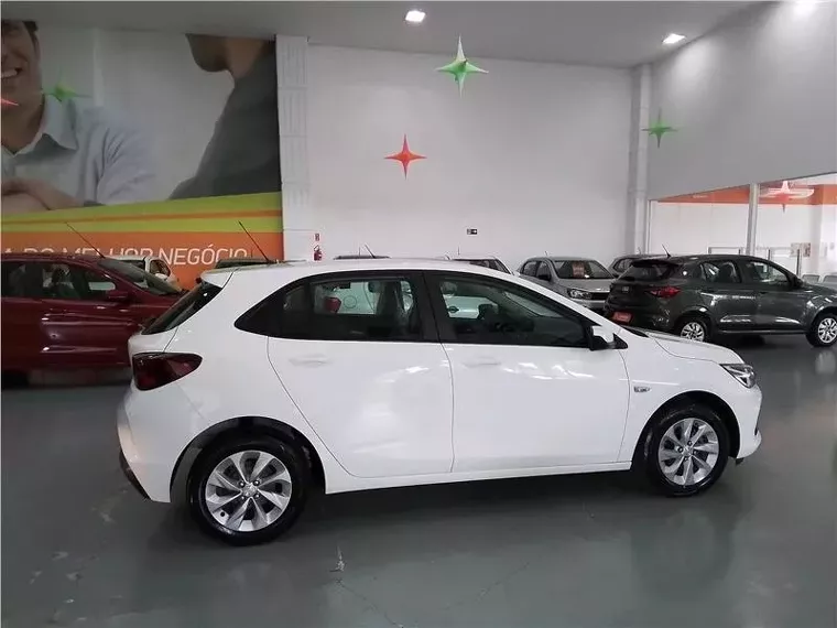 Chevrolet Onix Branco 9