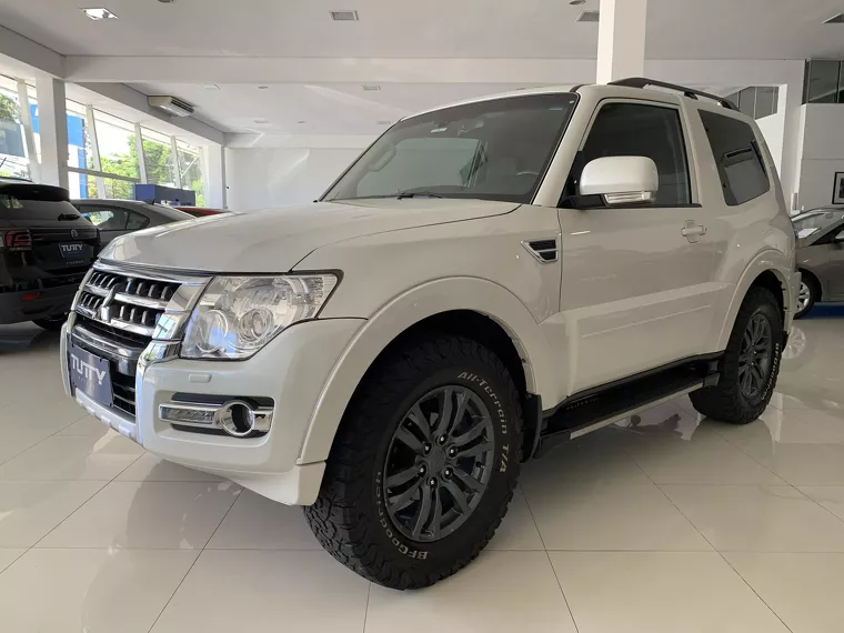 Mitsubishi Pajero Branco 20