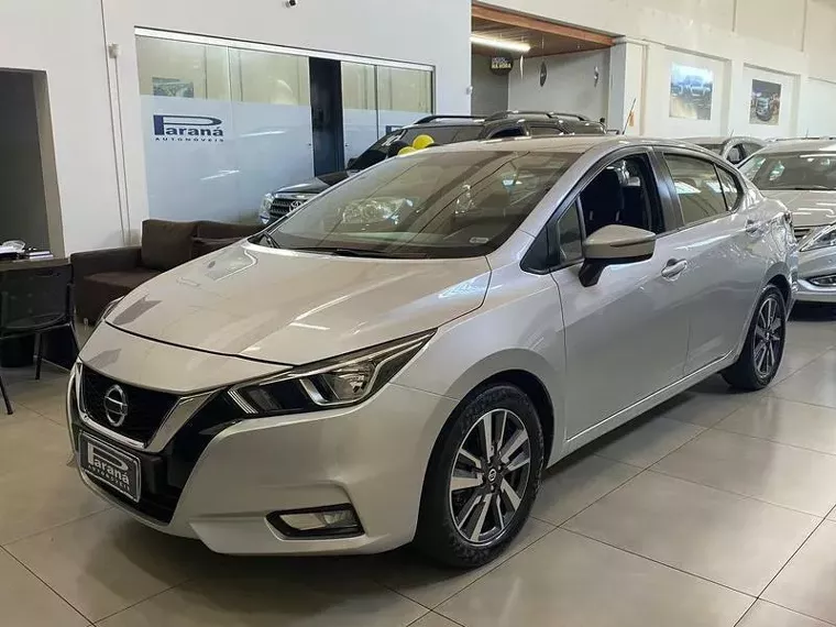 Nissan Versa Prata 1