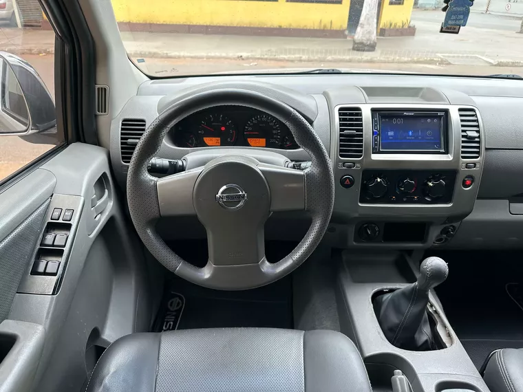 Nissan Frontier Prata 4