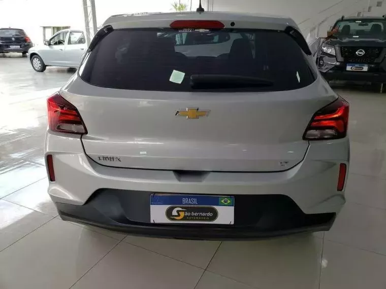 Chevrolet Onix Prata 12