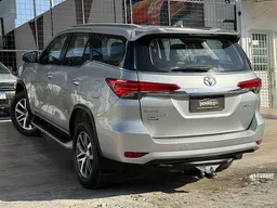Toyota Hilux SW4