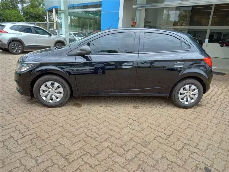 Chevrolet Onix Preto 1