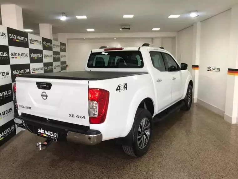 Nissan Frontier Branco 12