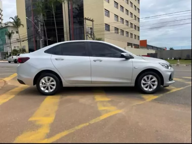 Chevrolet Onix Prata 11