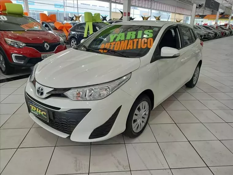 Toyota Yaris Branco 8