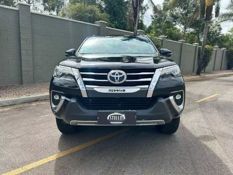 Toyota Hilux SW4 Preto 12