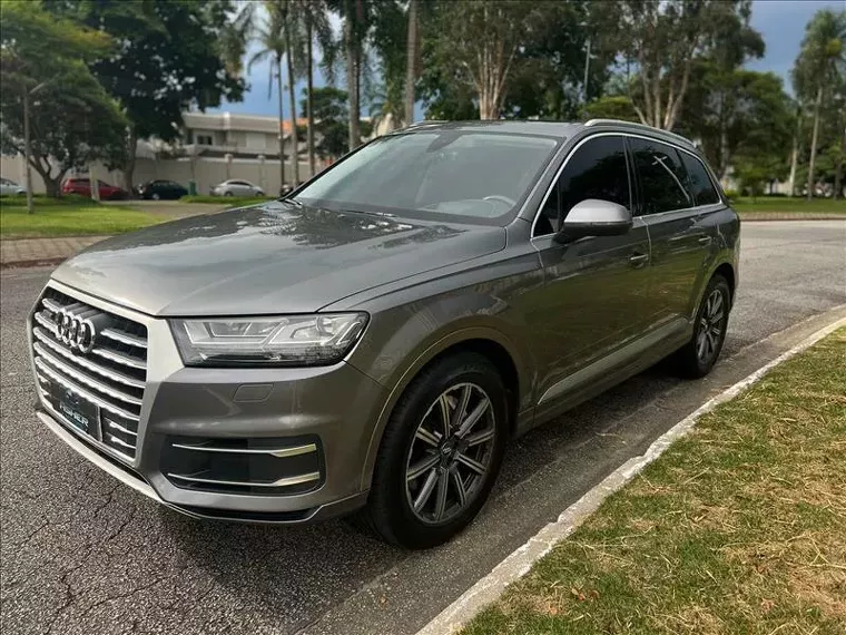 Audi Q7 Cinza 6