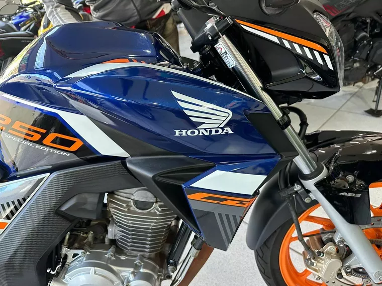 Honda CB Twister Azul 18
