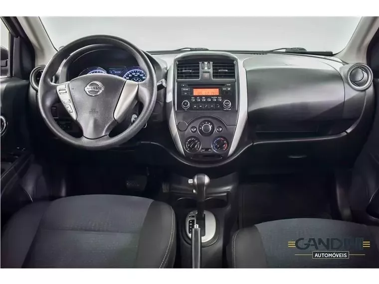 Nissan Versa Cinza 16