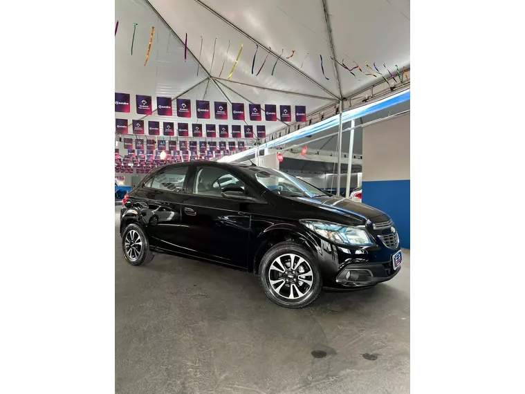 Chevrolet Onix Preto 3