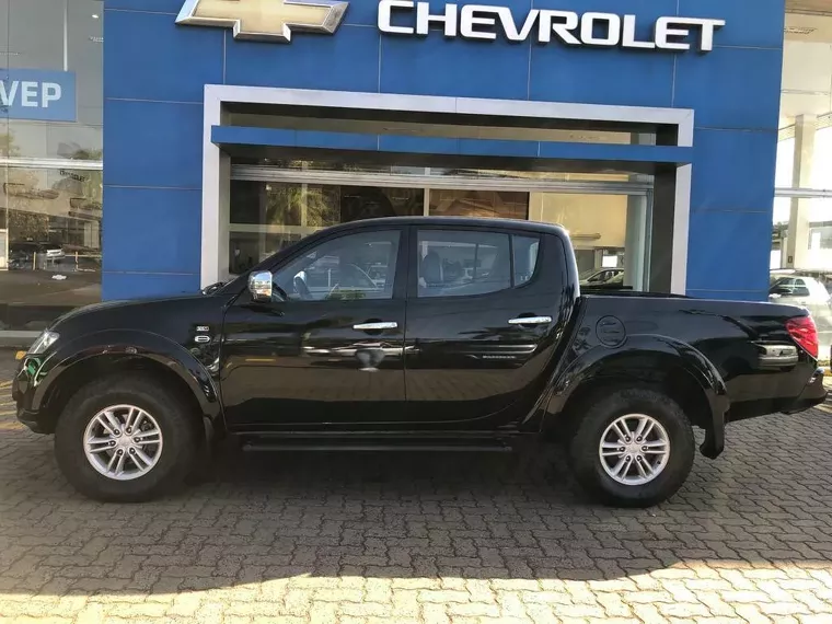 Mitsubishi L200 Triton Preto 8