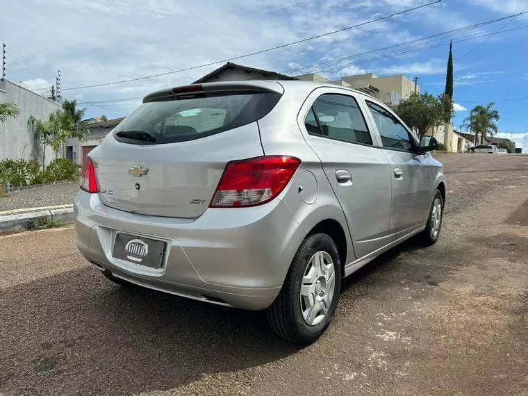 Chevrolet Onix Prata 9