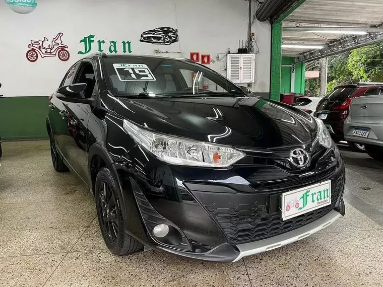 Toyota Yaris Preto 9