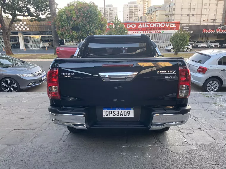 Toyota Hilux Preto 8