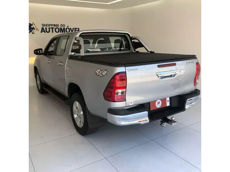 Toyota Hilux Prata 11