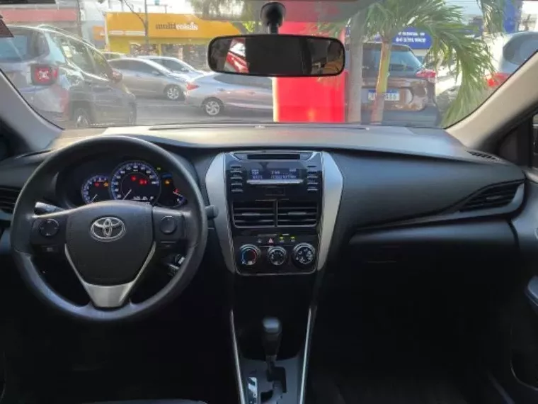 Toyota Yaris Prata 14