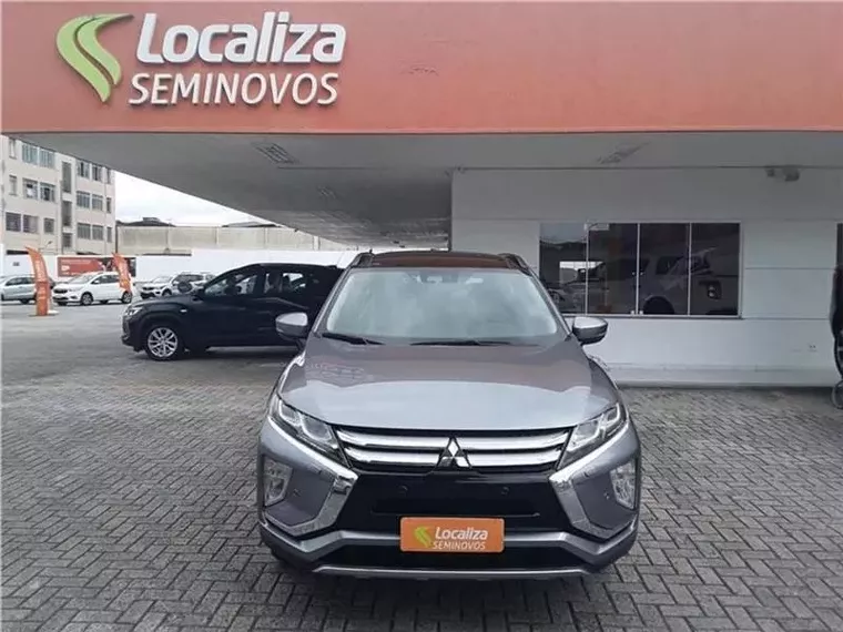 Mitsubishi Eclipse Cross Cinza 1