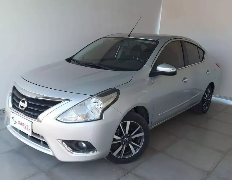 Nissan Versa Branco 8