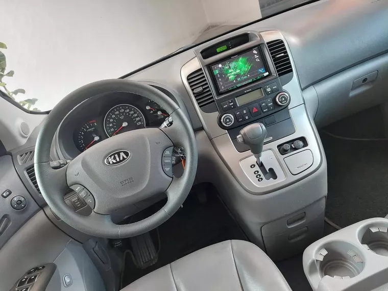 KIA Carnival Preto 4