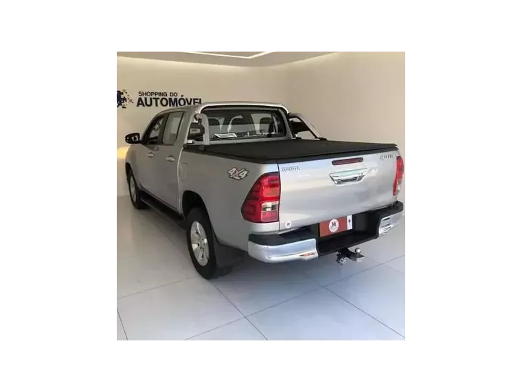 Toyota Hilux Prata 2